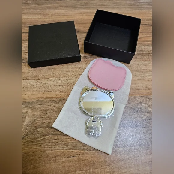 Hello Kitty, pocket mirror with pink cover